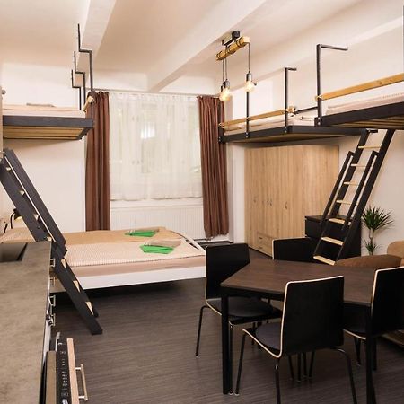 Flying Bed Apartment Close To Prague Castle And Airport 外观 照片