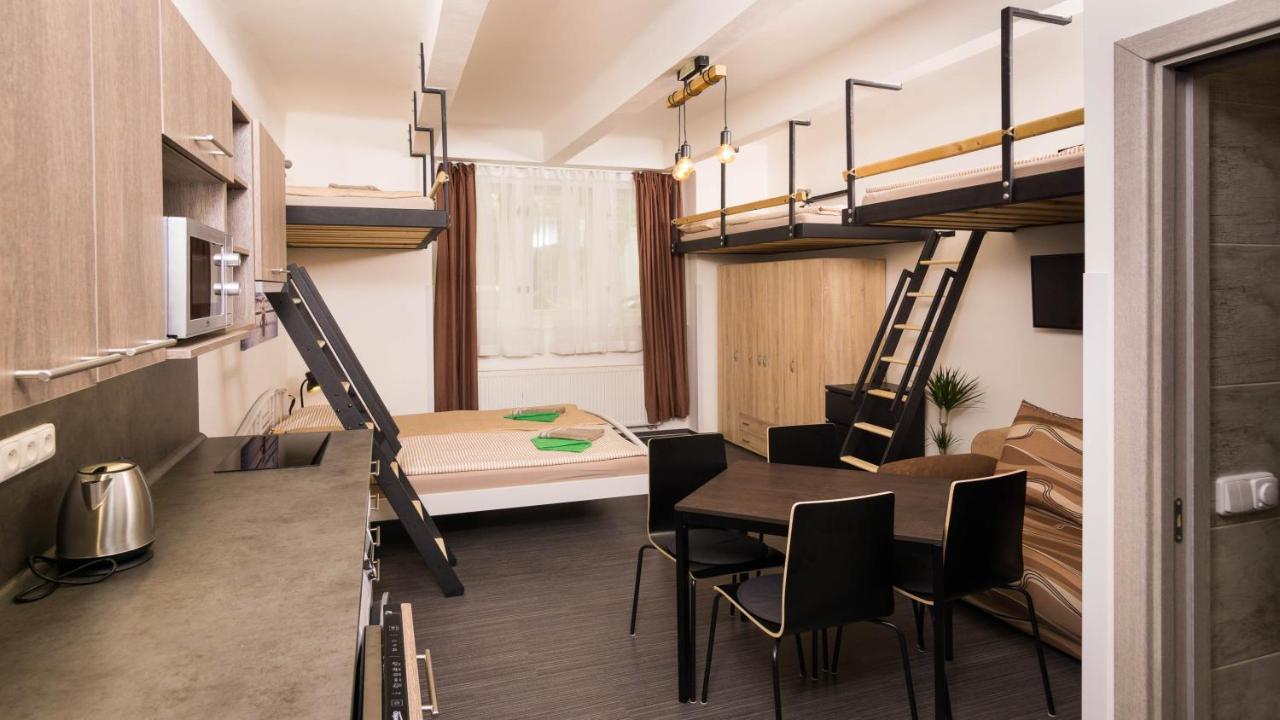 Flying Bed Apartment Close To Prague Castle And Airport 外观 照片