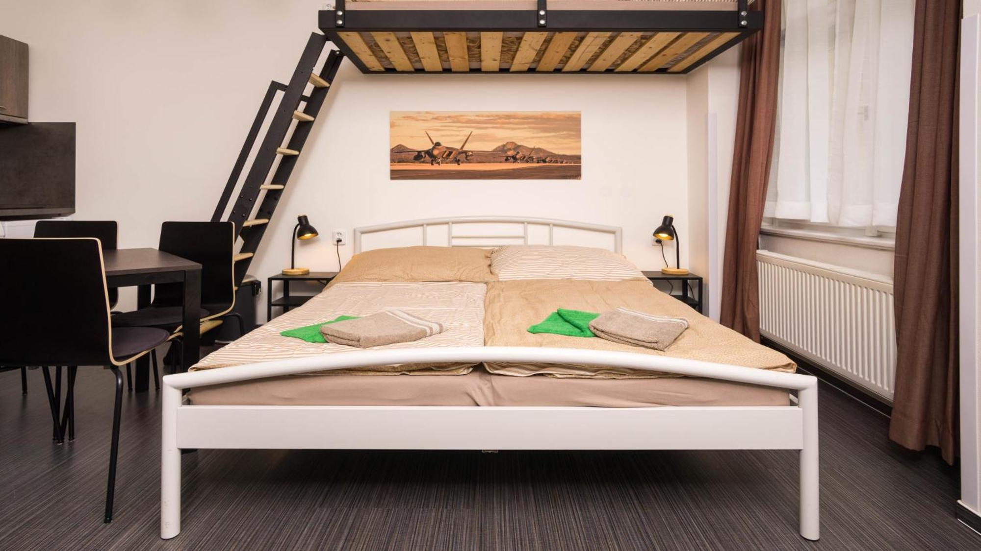 Flying Bed Apartment Close To Prague Castle And Airport 客房 照片